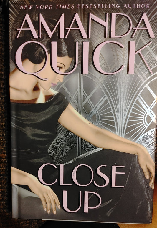 CLOSE UP - AMANDA QUICK